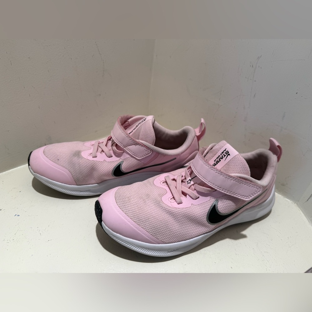 Nike Girls Star Runner size Y 3 DA2777-601 Pink Running Shoes Sneakers